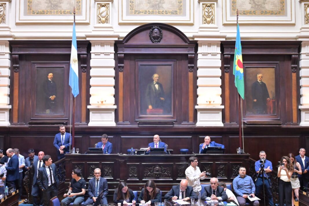 Diputados y senadores de todos los bloques se expresaron tras la aprobación del Presupuesto 2026 y la Ley Fiscal Impositiva en la Legislatura bonaerense.