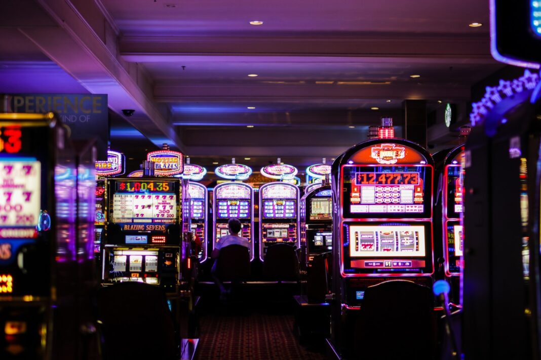 El Senado bonaerense convirtió en ley el proyecto de Germán Di Césare que prohíbe el ingreso de deudores alimentarios a casinos y salas de juego.