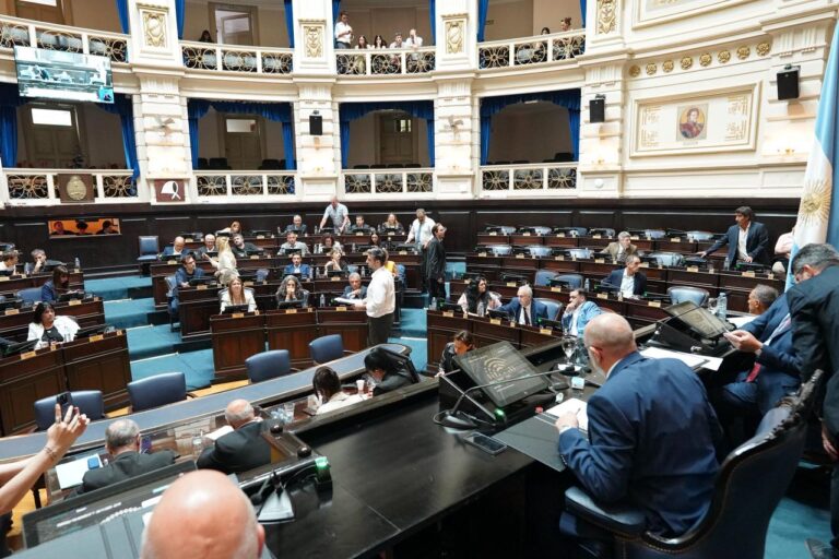 La Legislatura bonaerense retoma el debate del pedido de endeudamiento del gobernador Axel Kicillof. 