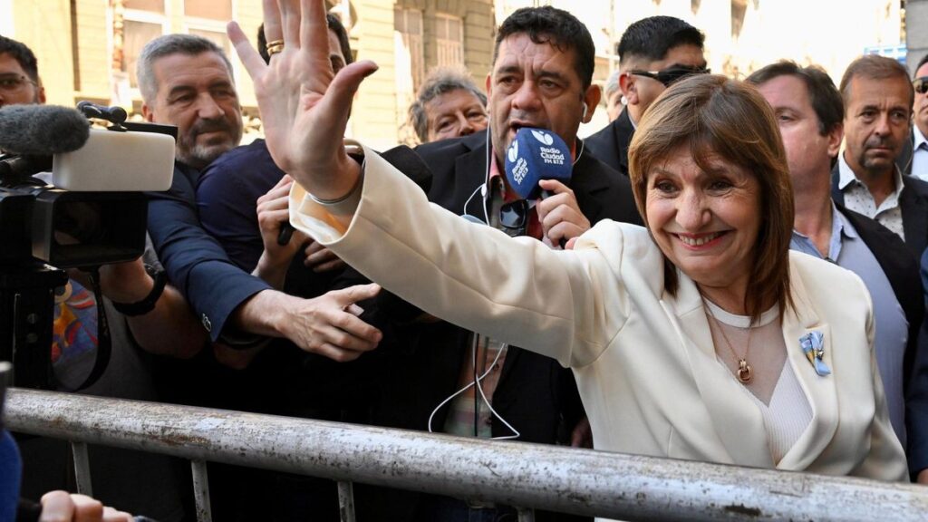 Patricia Bullrich se mete de lleno en la disputa parlamentaria del Senado, y busca reorganizar la bancada oficialista.
