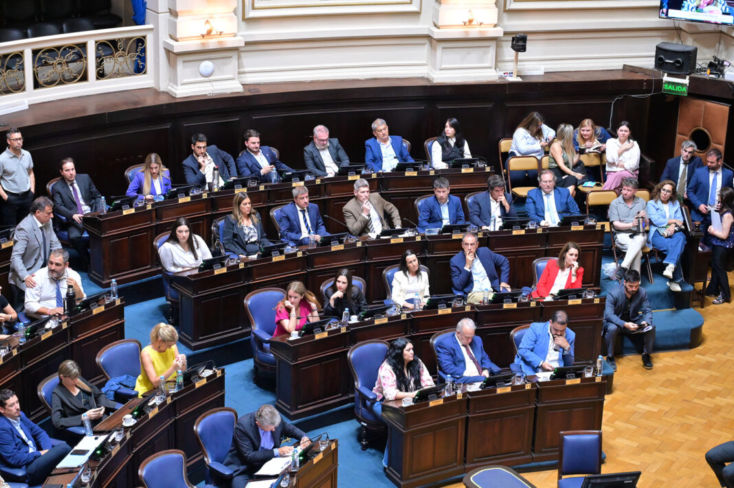Diputados oficialistas y opositores se trenzaron en redes, después de que fracasara la sesión para tratar el pedido de endeudamiento de Kicillof.