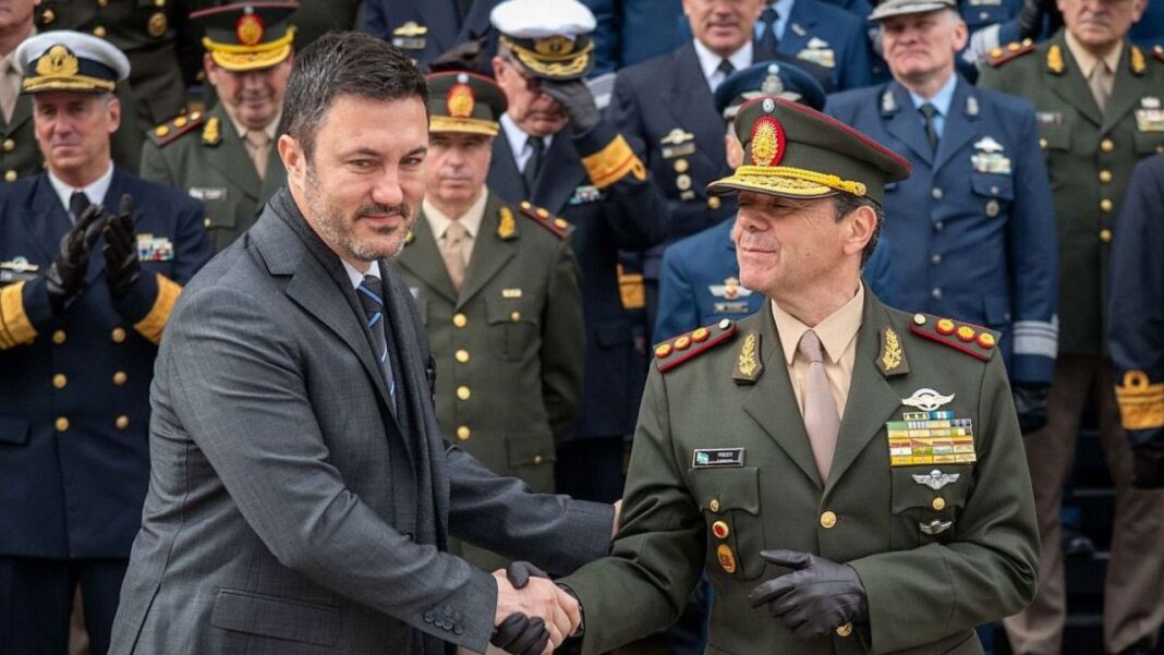 Para evitar nuevos conflictos internos, Luis Petri planea cambiar la cúpula de las Fuerzas Armadas antes de asumir en Diputados y dejarle Defensa a Carlos Presti.
