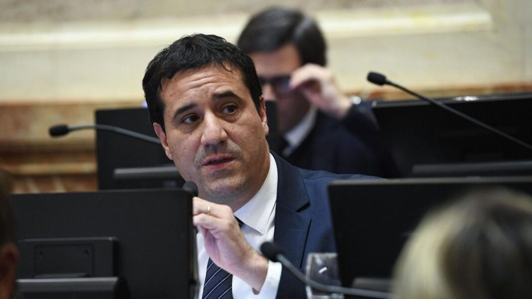 Maximiliano Abad presentó un proyecto para que las Fuerzas Armadas obtengan un plus salarial por completar estudios terciarios, universitarios y doctorados.