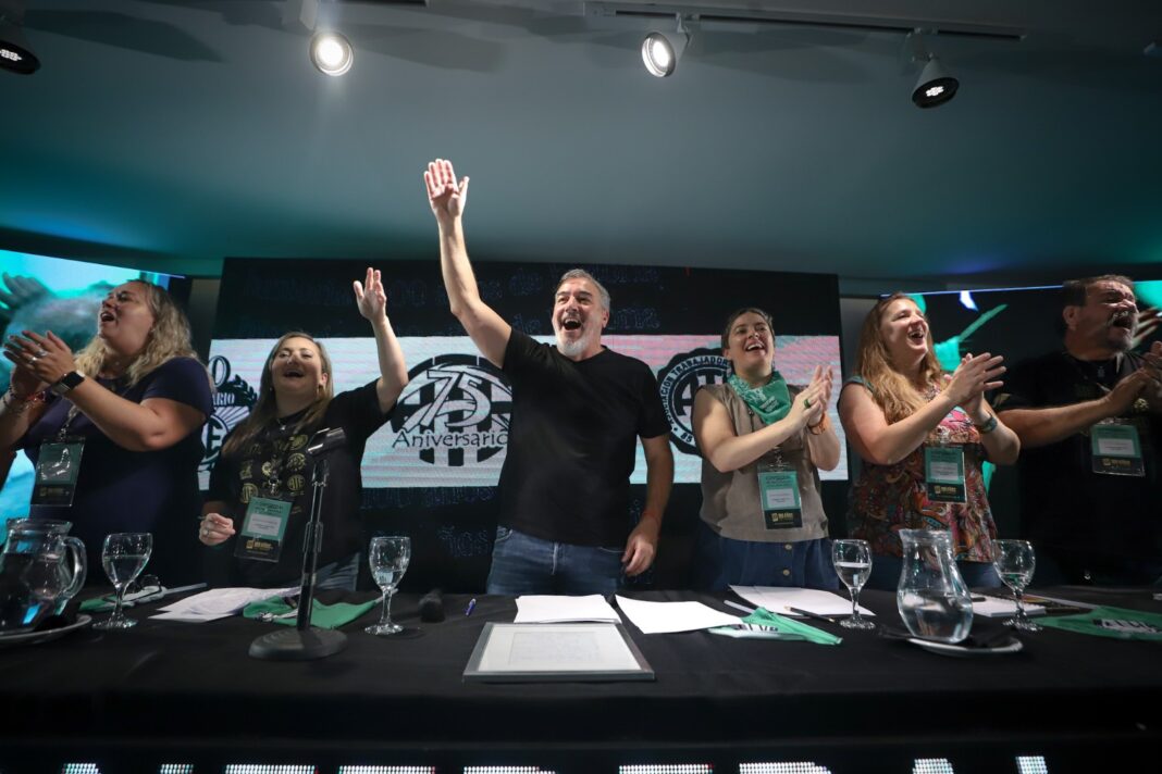La Asociación de Trabajadores del Estado (ATE) advirtió que podría adelantar el paro nacional contra la reforma laboral si el Gobierno avanza con nuevos despidos.