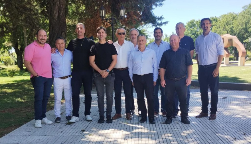 Un grupo de intendentes de la Quinta sección electoral respaldaron a Axel Kicillof y presionaron a la Legislatura bonaerense para que se apruebe el endeudamiento.