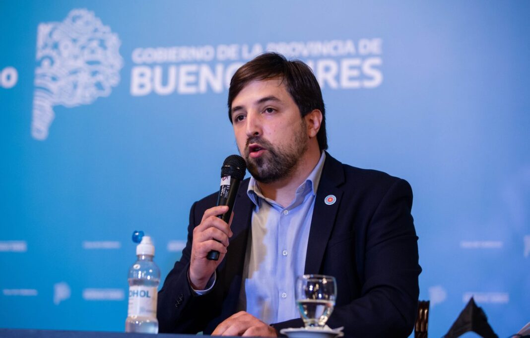El ministro Kreplak denunció que el Gobierno nacional potencia el discurso antivacunas, tras el evento en el Congreso y alertó por baja vacunación.