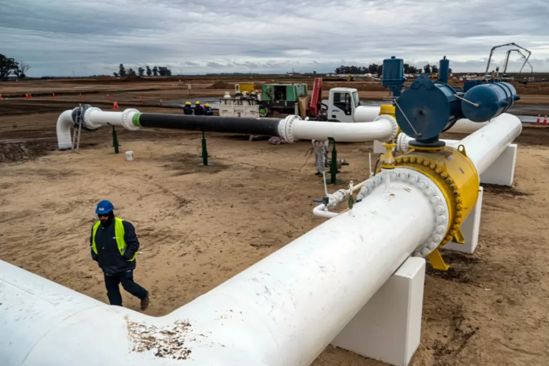 La empresa Camuzzi realizará una mega inversión de US$ 3.900 millones para exportar gas desde el Puerto La Plata, ubicado en Ensenada.