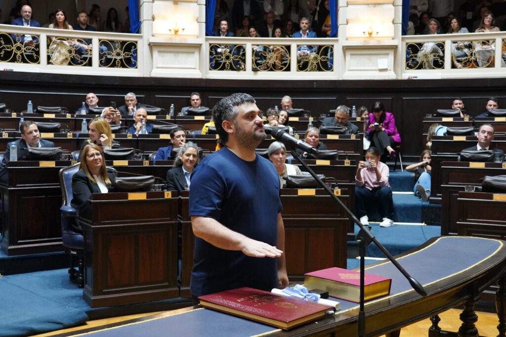 Facundo Tignanelli: "Por Néstor, por Cristina y por los compañeros que no traicionan, sí juro"