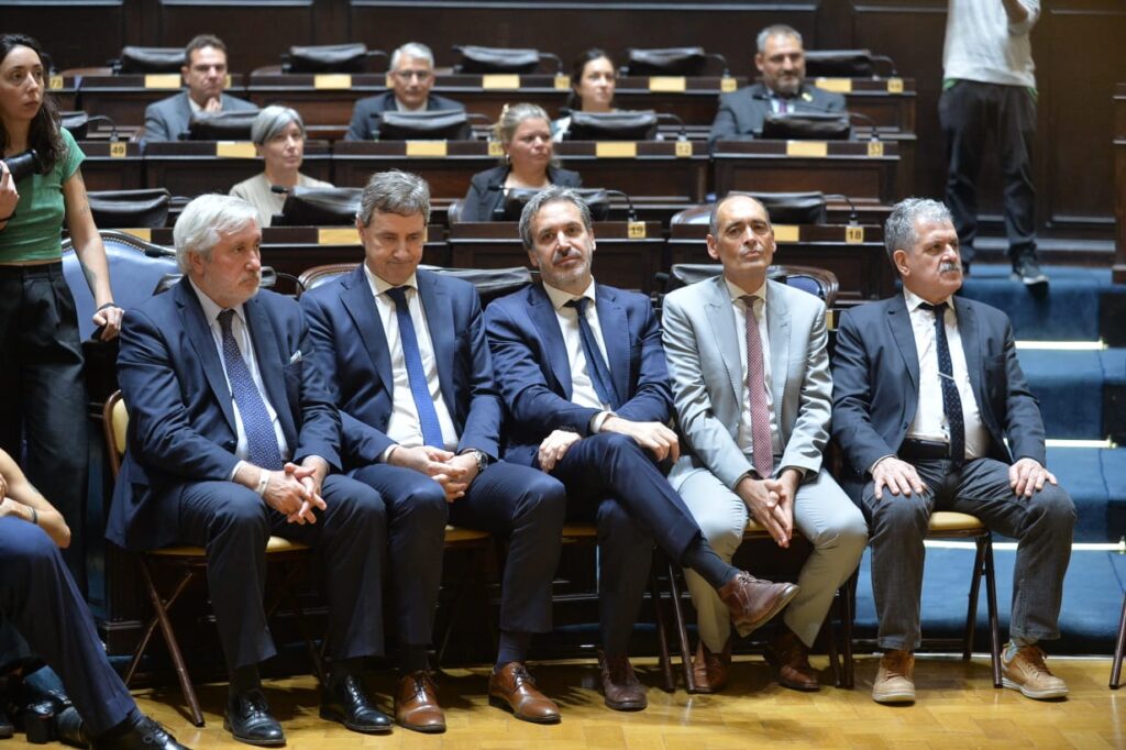 En el acto de jura de los legisladores electos asistió entre otros el procurador general, Julio Conte Grand.