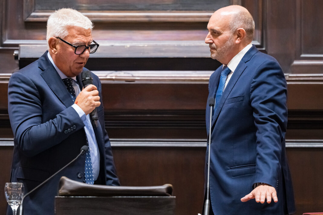 Sebastián Galmarini cruzó versiones sobre los acuerdos en Diputados y defendió la distribución de cargos en la Legislatura bonaerense.