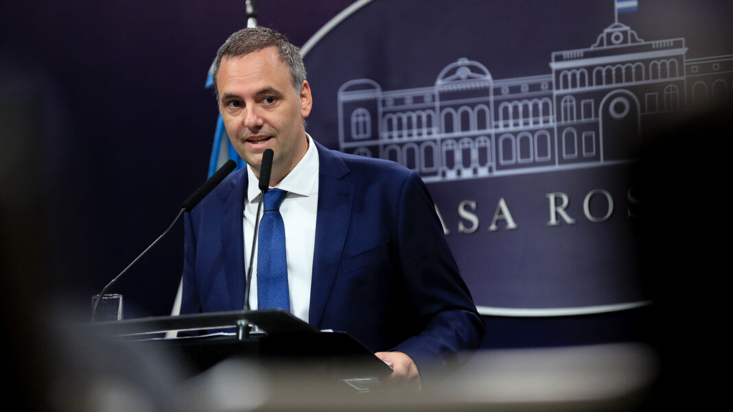 El flamante jefe de Gabinete, Manuel Adorni, se prepara para avanzar con una profunda reestructuración administrativa que alcanzará áreas claves del Estado.