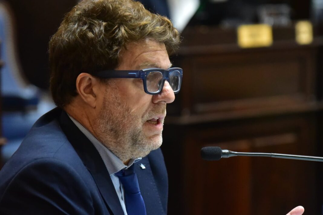 En una contundente exposición, Diego Garciarena defendió las negociaciones en la Legislatura bonaerense y apuntó a los diputados que las calificaron de 