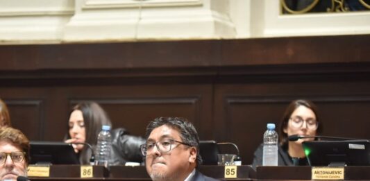 En medio de las críticas de La Libertad Avanza, diputados del PRO salieron aclarar su acompañamiento al endeudamiento y negaron haber sumado representación en el directorio del Bapro.