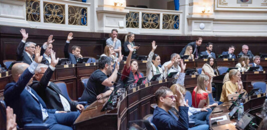 Kicillof juntó peronismo, resucitó a JxC y desató la furia libertaria. Un acuerdo que cierra una etapa en la Legislatura bonaerense.