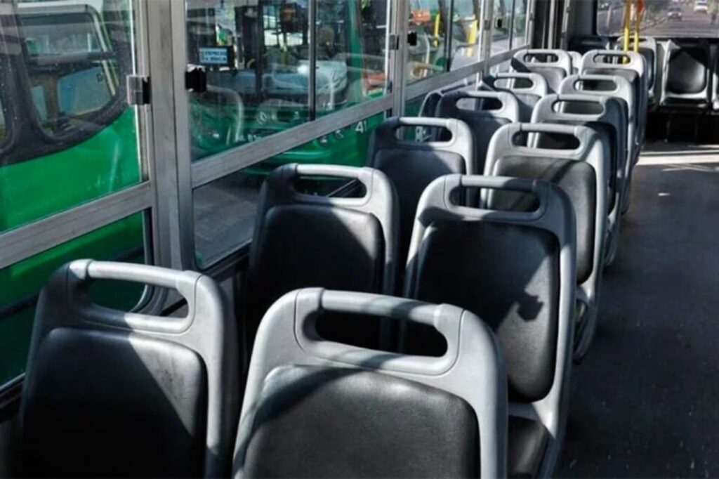 Paro de colectivos: la conducción sindical de la UTA precisó que la interrupción del servicio se extenderá hasta la medianoche si no se destraba la negociación con el Gobierno.