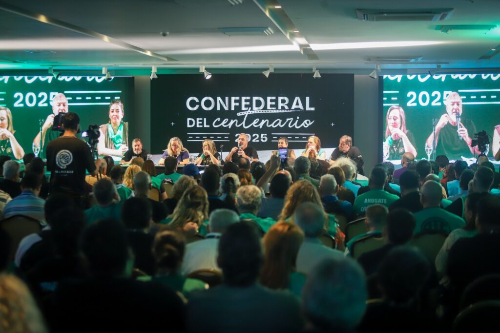 Por unanimidad, el Confederal de ATE aprobó la convocatoria de un paro nacional contra la reforma laboral y los despidos en el Estado. 