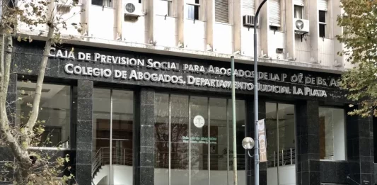 En la sesión que aprobó el endeudamiento a Kicillof, el Senado sancionó el proyecto de La Cámpora para reducir sobretasa de Justicia del capital de la Caja de Abogados.