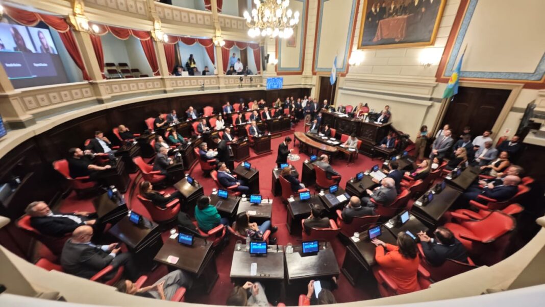 Gabriel Katopodis y Diego Valenzuela pidieron licencia en el Senado bonaerense para seguir como ministro e intendente, respectivamente. Sus reemplazos.