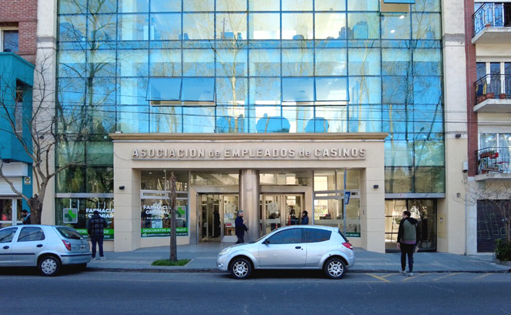 La Asociación de Empleados de Casinos apuntó contra el mal funcionamiento de IOMA y le exigió a Kicillof una lista de respuestas para el sector. 