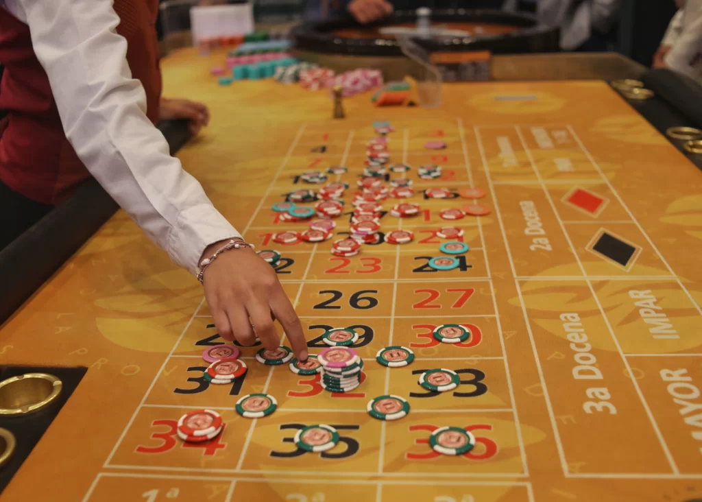 Empleados de casinos le reclaman a Kicillof el pago doble de los domingos, el cumplimiento de las paritarias y un mejor funcionamiento de IOMA. 