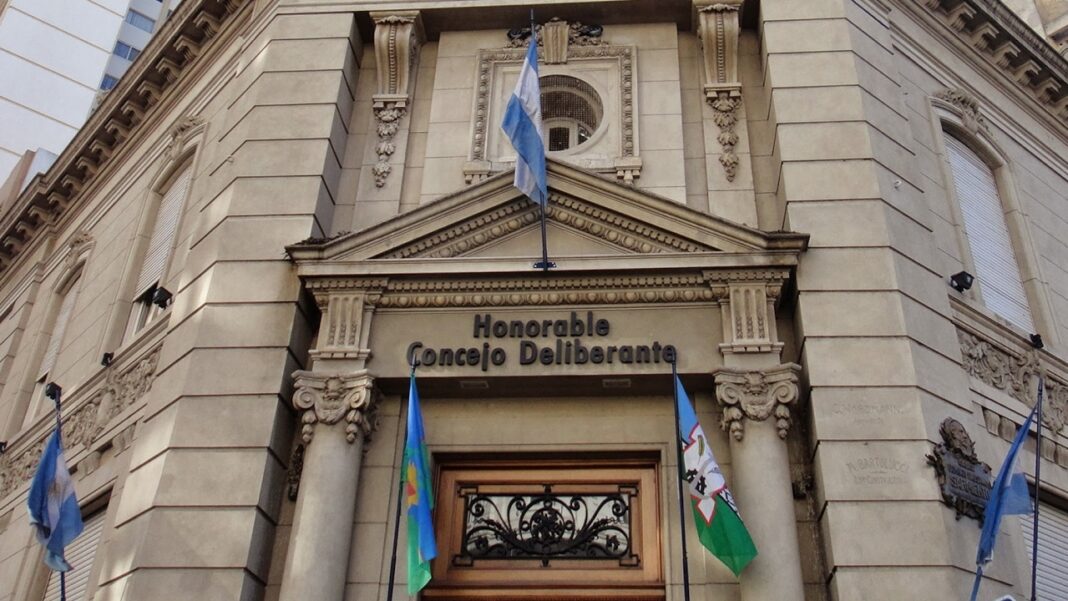 Varios senadores bonaerenses de La Libertad Avanza denunciaron que el PRO y el peronismo realizaron un pacto en Bahía Blanca.