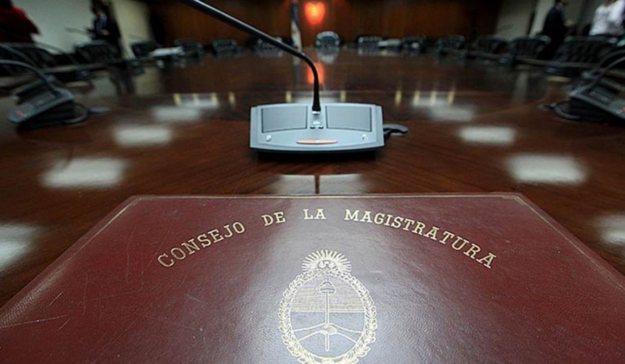 Castello propuso reducir el Consejo de la Magistratura de 18 a 15 miembros.