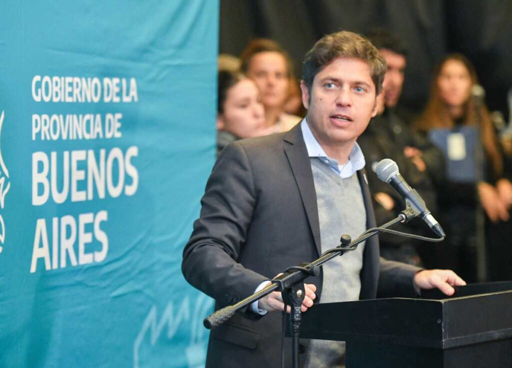 El gobernador de la provincia de Buenos Aires, Axel Kicillof, cruzó al ministro de Economía de la Nación tras sus cuestionamientos a la toma de deuda bonaerense.