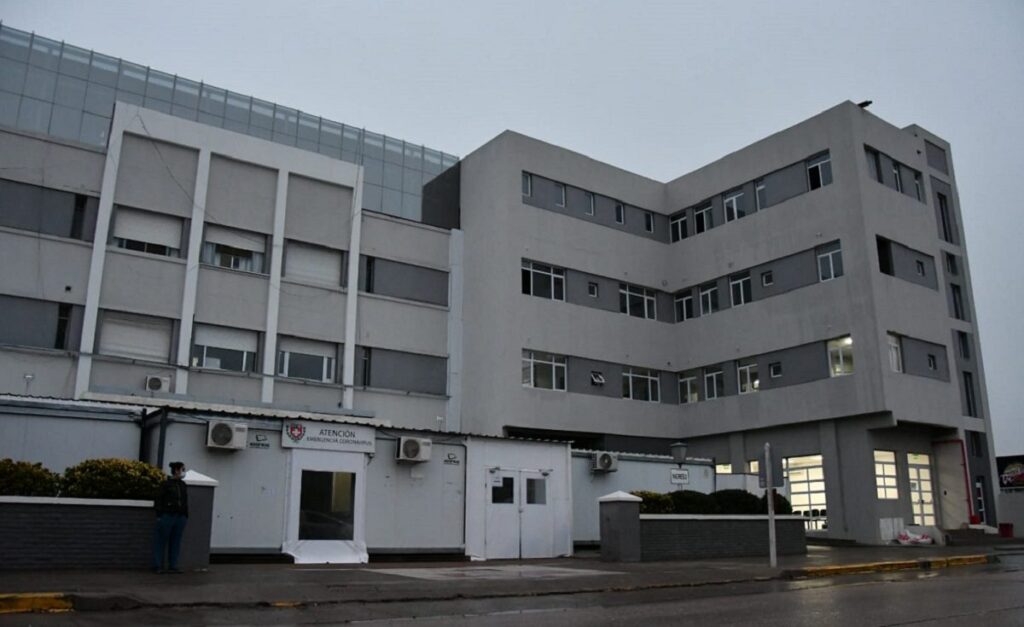 Trabajadores de la salud del Hospital Italiano Regional del Sur en estado de alerta por la posibilidad de que las autoridades abran un concurso de acreedores. 