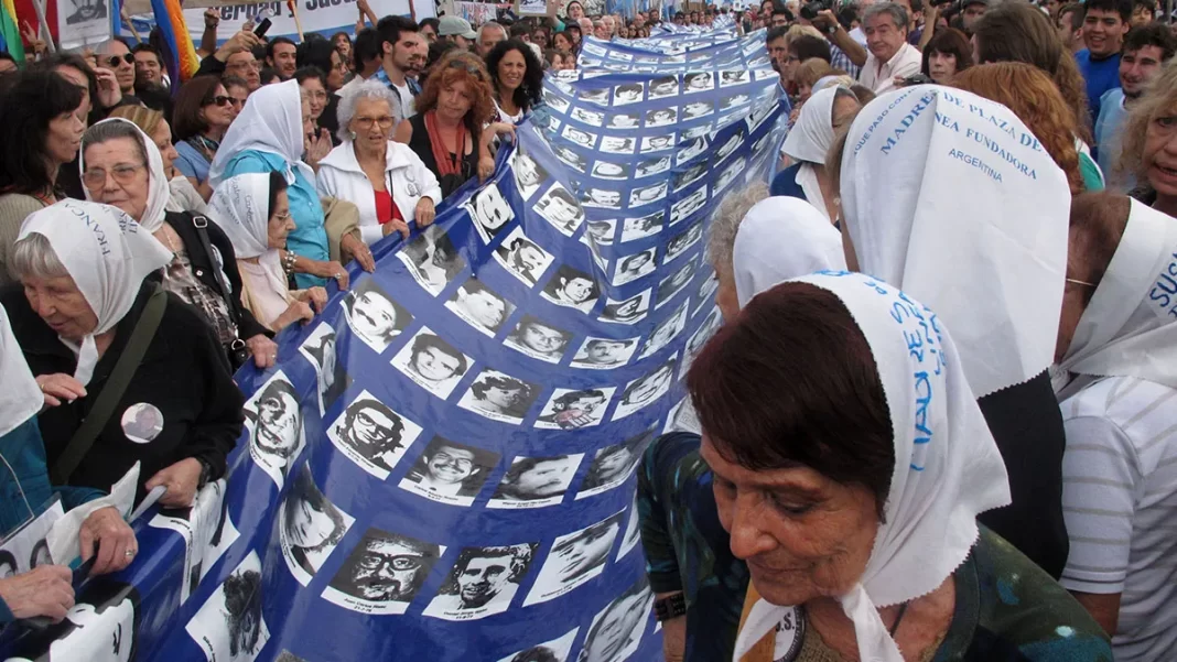 Con motivo del Día de los Derechos Humanos (DDHH), organizaciones sociales, estudiantiles y sindicales encabezan este jueves una jornada de lucha en Plaza de Mayo.