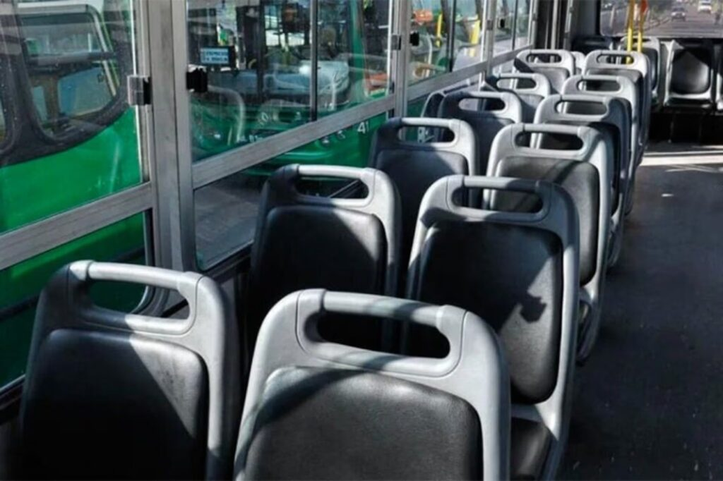 La UTA ratificó el paro de colectivos por falta de pago y más de 20 líneas quedaron sin servicio en el AMBA. mientras continúa el conflicto salarial.