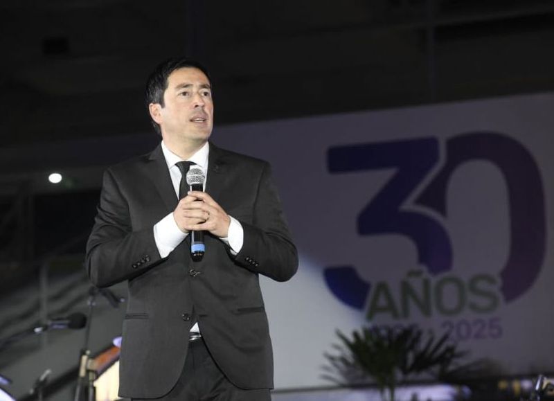 El exministro provincial y actual jefe comunal de Malvinas Argentinas lidera el ranking de intendentes bonaerenses, elaborado por CB Opinión Pública.
