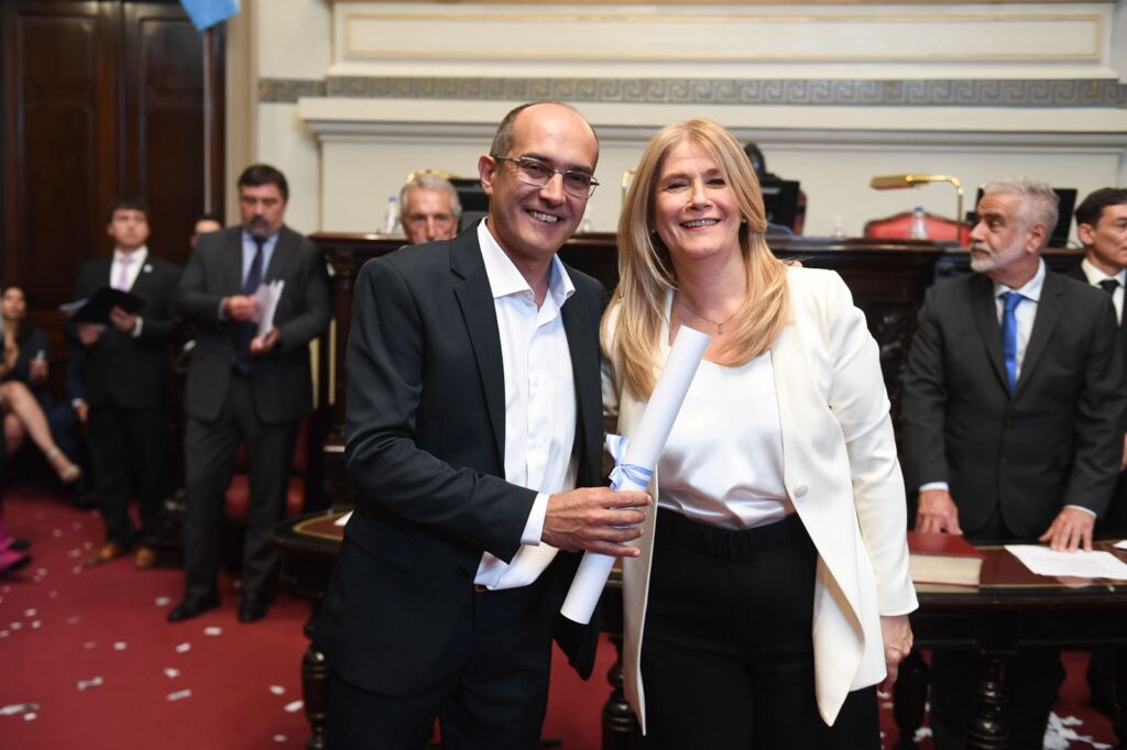 Marcos Pisano asumió su cargo en el Senado bonaerense dos días antes del recambio de autoridades en Bolívar. 