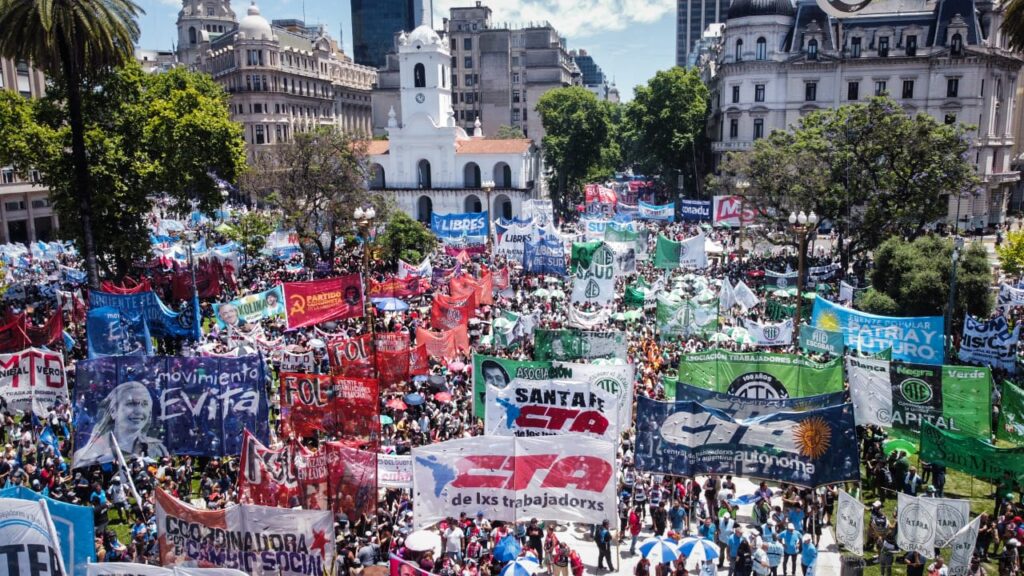 Las dos CTA y la CGT convocaron una mega movilización contra la reforma laboral para el próximo jueves 18 de diciembre.
