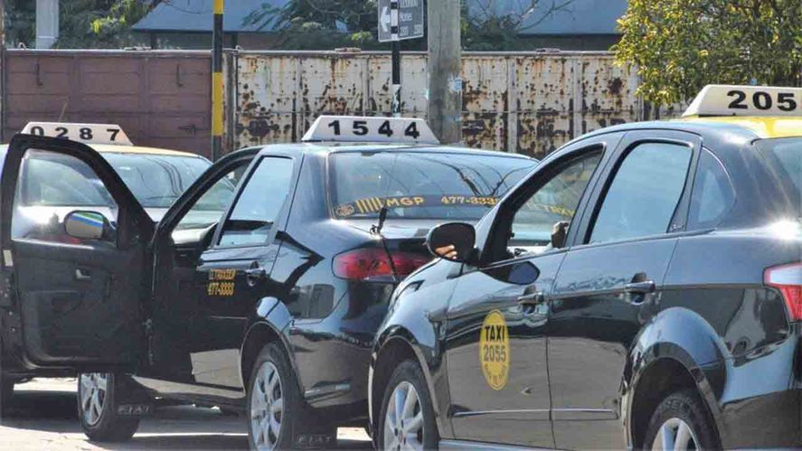 
Taxistas de Mar del Plata le vuelven a exigir al Municipio más controles y regulaciones para los choferes de aplicaciones.