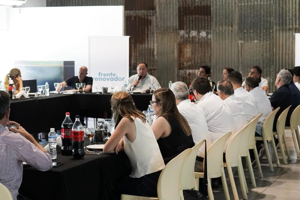 El líder del Frente Renovador, Sergio Massa, reunió a su tropa bonaerense en el distrito de Las Heras para coordinar la agenda legislativa y local, de cara al año que viene.