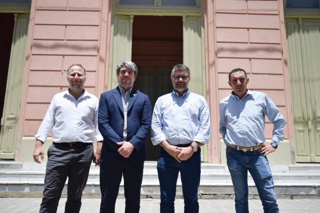 El intendente de Magdalena, Lisandro Hourcade, recibió al presidente de Aguas Bonaerenses S.A. (ABSA), Hugo Obed.