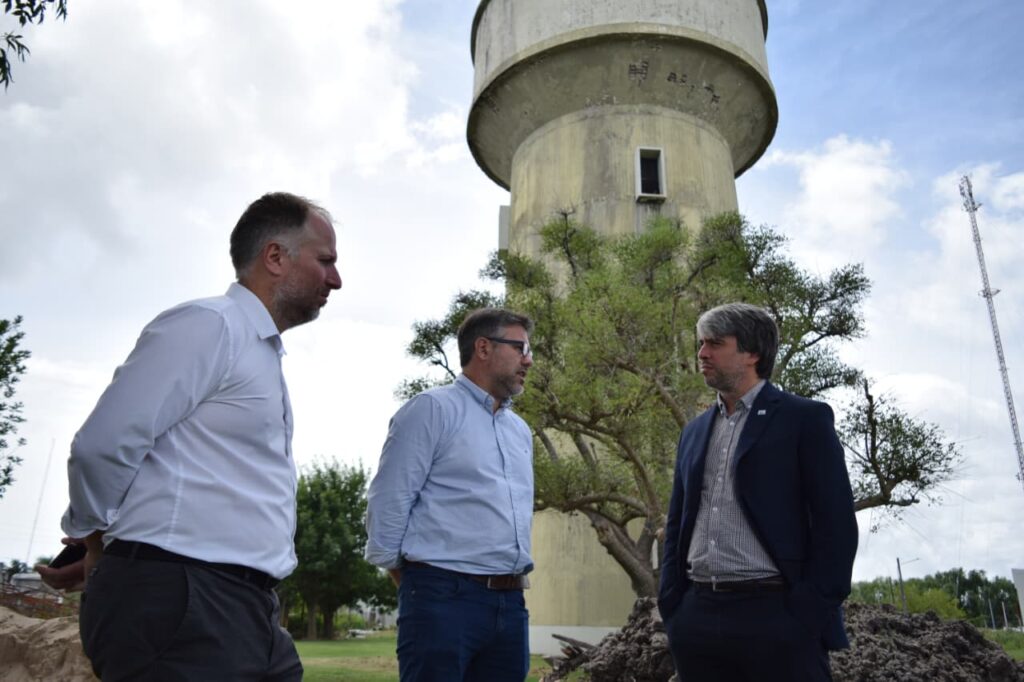 El intendente de Magdalena, Lisandro Hourcade, recibió al presidente de Aguas Bonaerenses S.A. (ABSA), Hugo Obed.