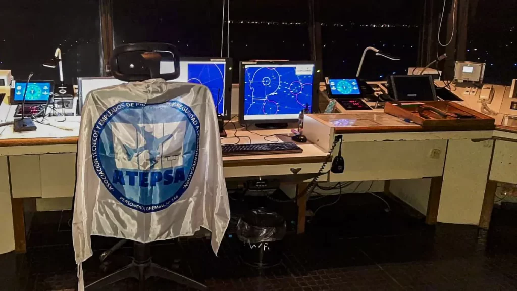 Los controladores aéreos profundizan las medidas de fuerza con una serie de paros que afectarán los vuelos nacionales e internacionales en la previa de Navidad y Año Nuevo.