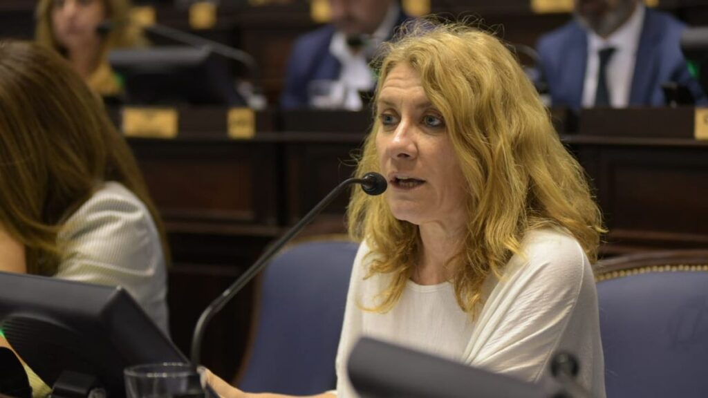 Alejandra Lorden, la diputada bonaerense del radicalismo que alertó por el cierre de fábricas y la pérdida de empleo en la provincia.