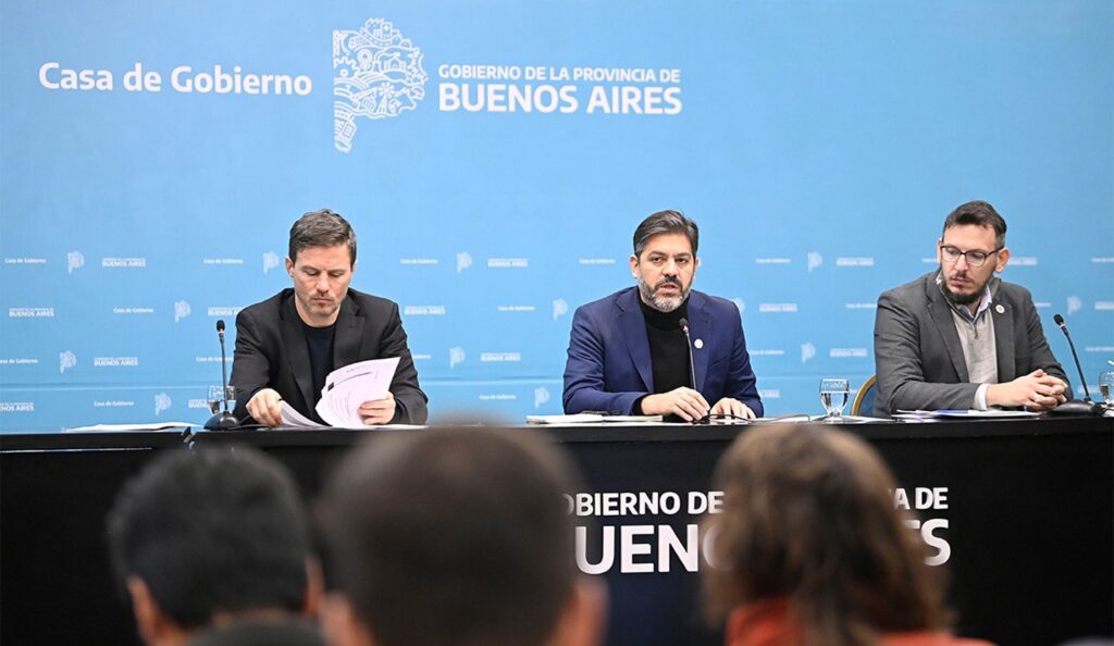 El ministro de Gobierno bonaerense, Carlos Bianco, anunció que a partir de enero de 2026 se aplicará modificaciones en la tarifa social.