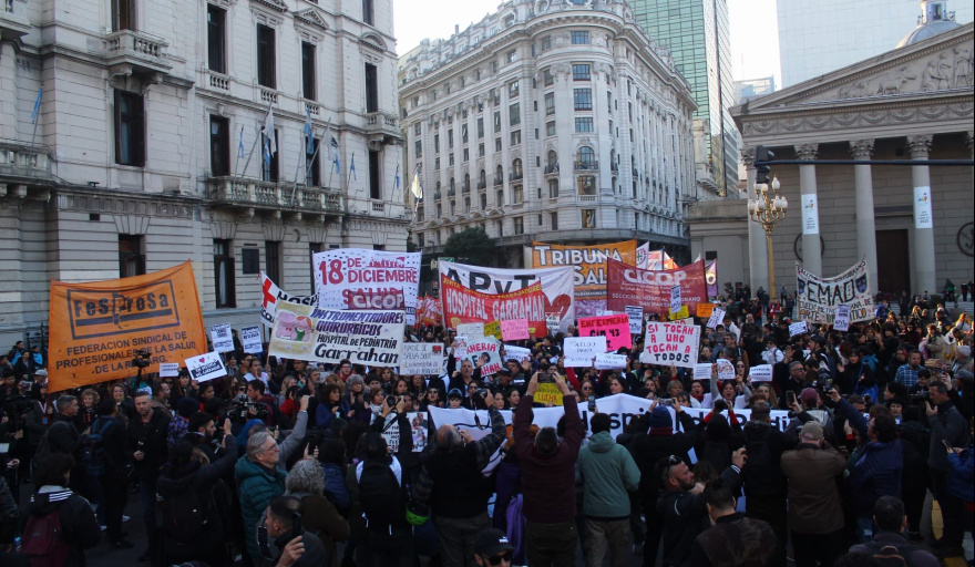 El proyecto de Gómez sobre gratuidad procesal se enmarca en un contexto de fuertes reclamos hacia el Gobierno nacional, por el ajuste en materia de salud.