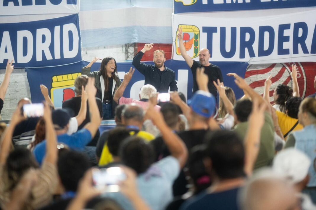 Acompañado de funcionarios locales y provinciales, Federico Otermín cerró el plenario militante de Lomas de Zamora y reivindicó la Comunidad Organizada.