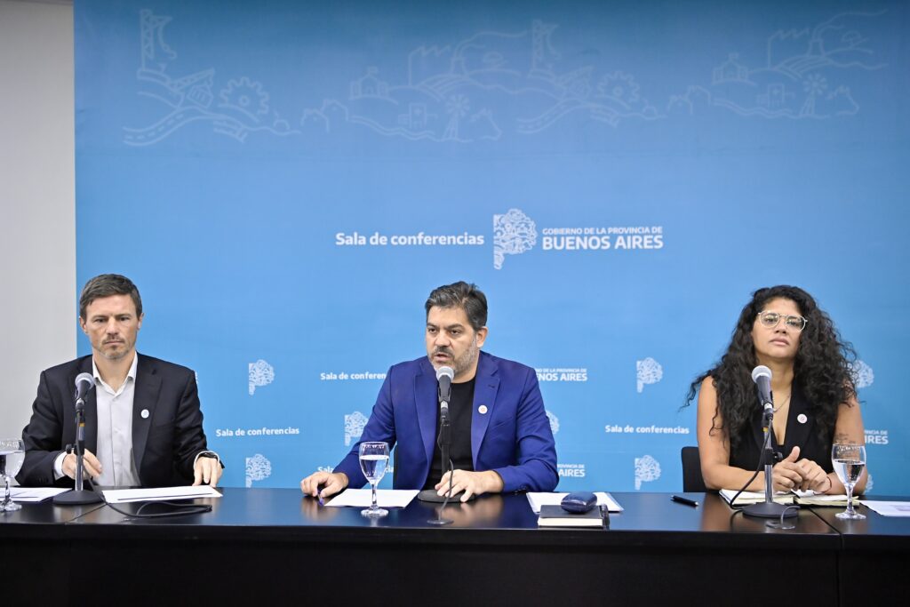 Bianco buscó llevar tranquilidad a los gremios, y confirmó el pago del aguinaldo para antes de las fiestas.