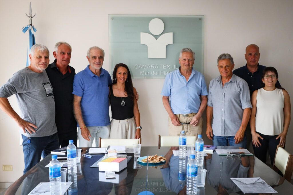 El concejal de General Pueyrredón, Gustavo Pulti, se reunió con autoridades de la Cámara Textil local para analizar la situación del sector.