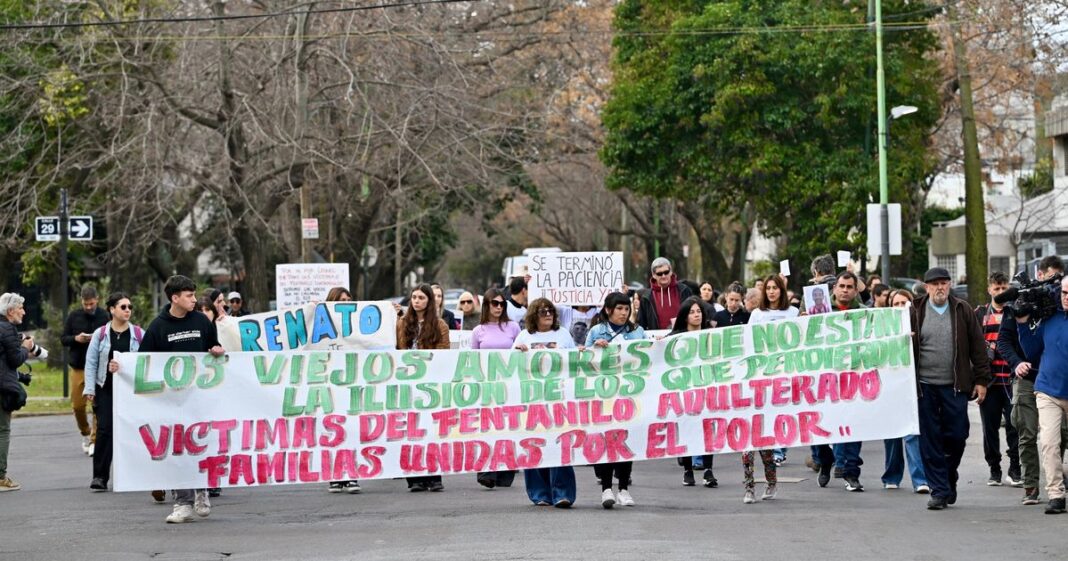 Las marchas tendrán lugar este martes en La Plata y en Rosario. Los familiares de víctimas de fentanilo adulterado reclaman explicaciones de autoridades sanitarias del Gobierno nacional.