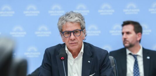 Juan Pazo dejó la conducción de ARCA y el Gobierno designó a Andrés Vázquez como nuevo titular del organismo recaudador.