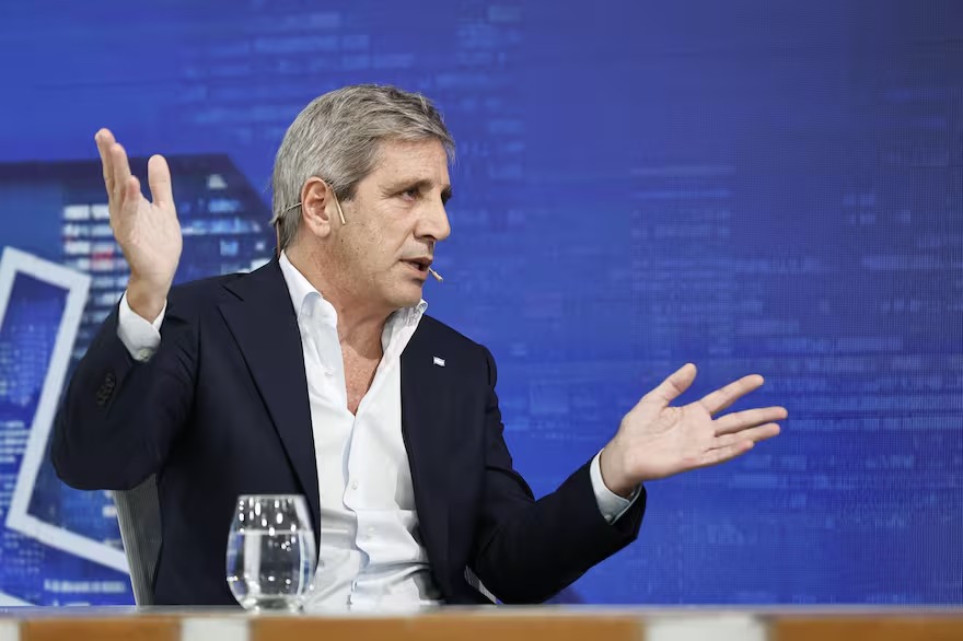 Caputo desestimó los riesgos del pago de deuda en enero y defendió la política libertaria de cumplir con sus obligaciones exteriores.