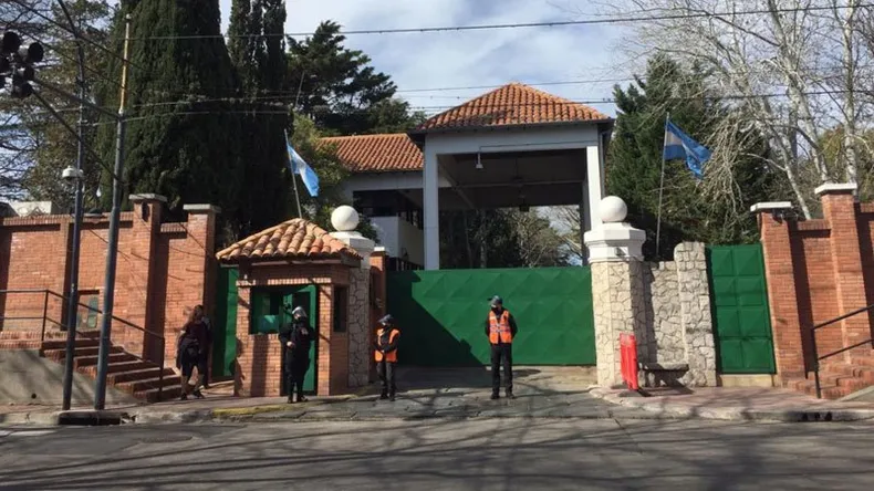 Durante las pericias que ordenó Arroyo Salgado en la Quinta de Olivos, habrían encontrado una carta aparente escrita por el soldado fallecido.