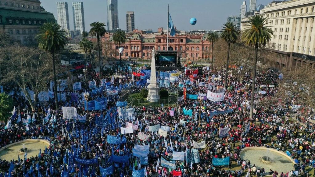 La marcha contra la reforma laboral ya cuenta con el apoyo de todo el arco sindical, movimientos sociales y organizaciones de Derechos Humanos, que se congregarán en Plaza de Mayo para rechazar la iniciativa del Gobierno.