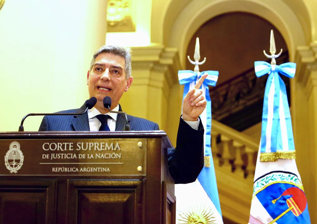 El juez supremo, Horacio Rosatti, advirtió que la reforma laboral libertaria podría quedar atrapada en un limbo judicial por fallos contradictorios.